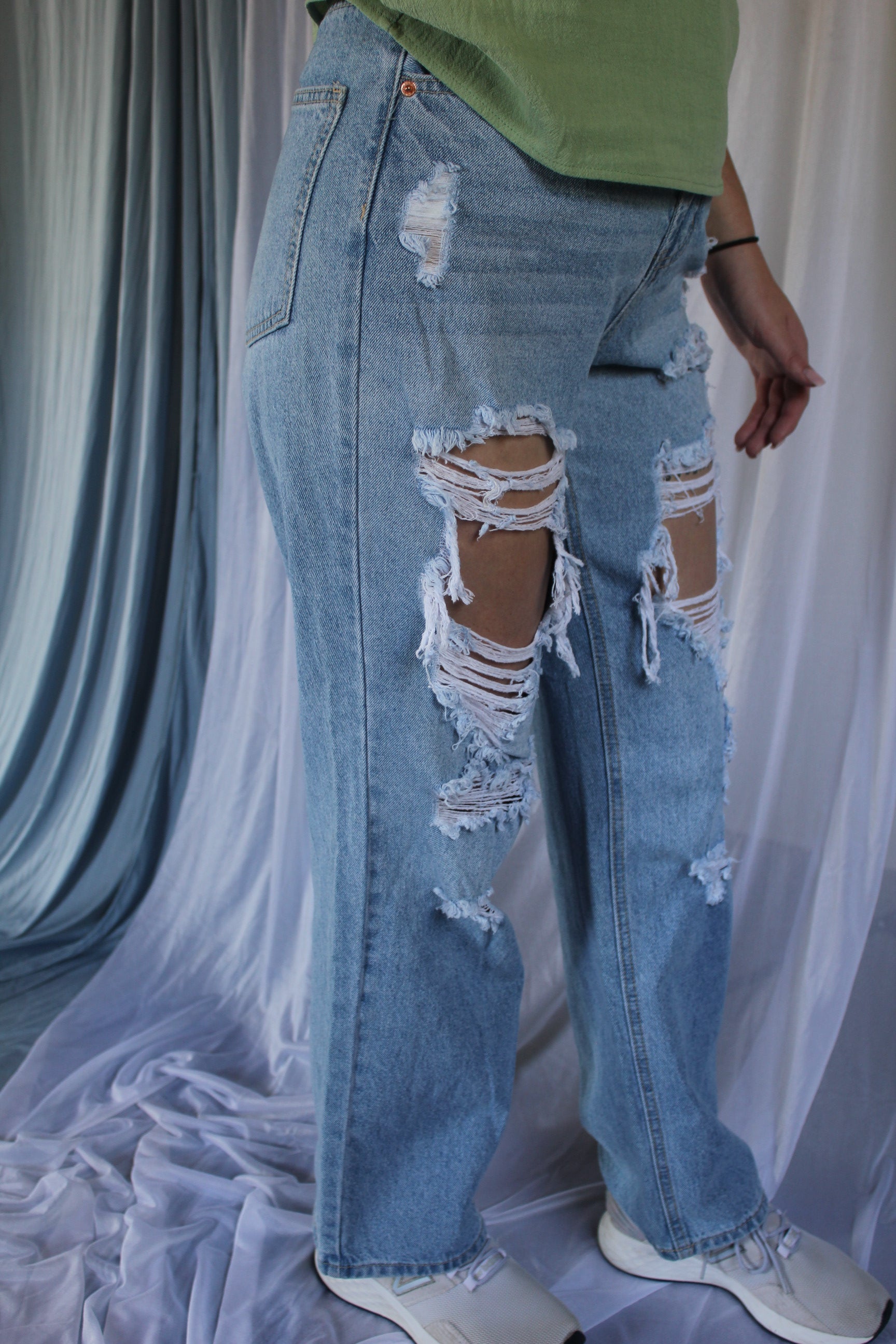Distressed Wide Leg Jeans